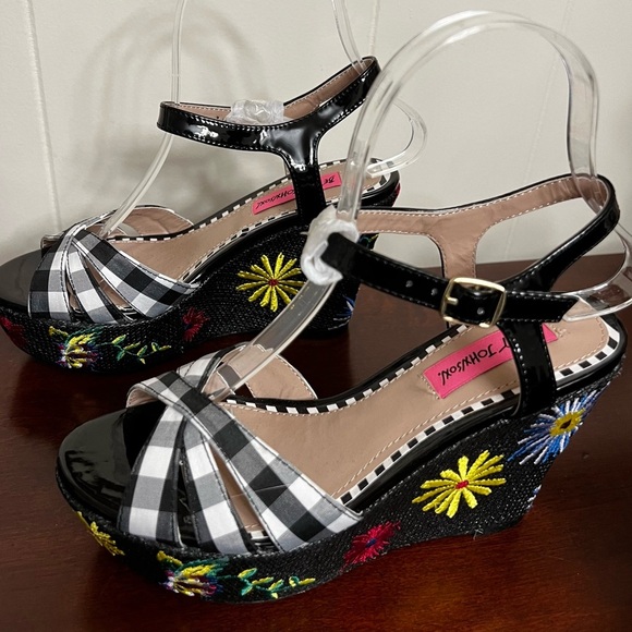 Betsey Johnson - TRACI - plaid gingham picnic embroidered wedge heels 6 NWOT - Picture 4 of 8